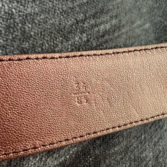 Auth. PRADA metallic dust pink leather belt with stone buckle, new without tags - Picture 7 of 13